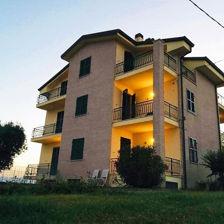 La Collina Di Emma Villa Massignano Exterior foto