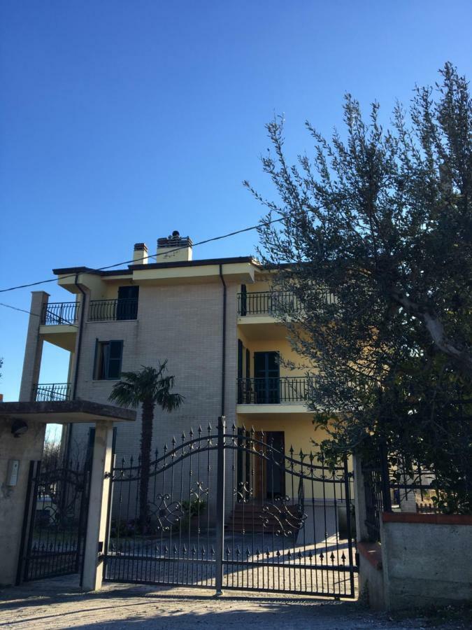 La Collina Di Emma Villa Massignano Exterior foto